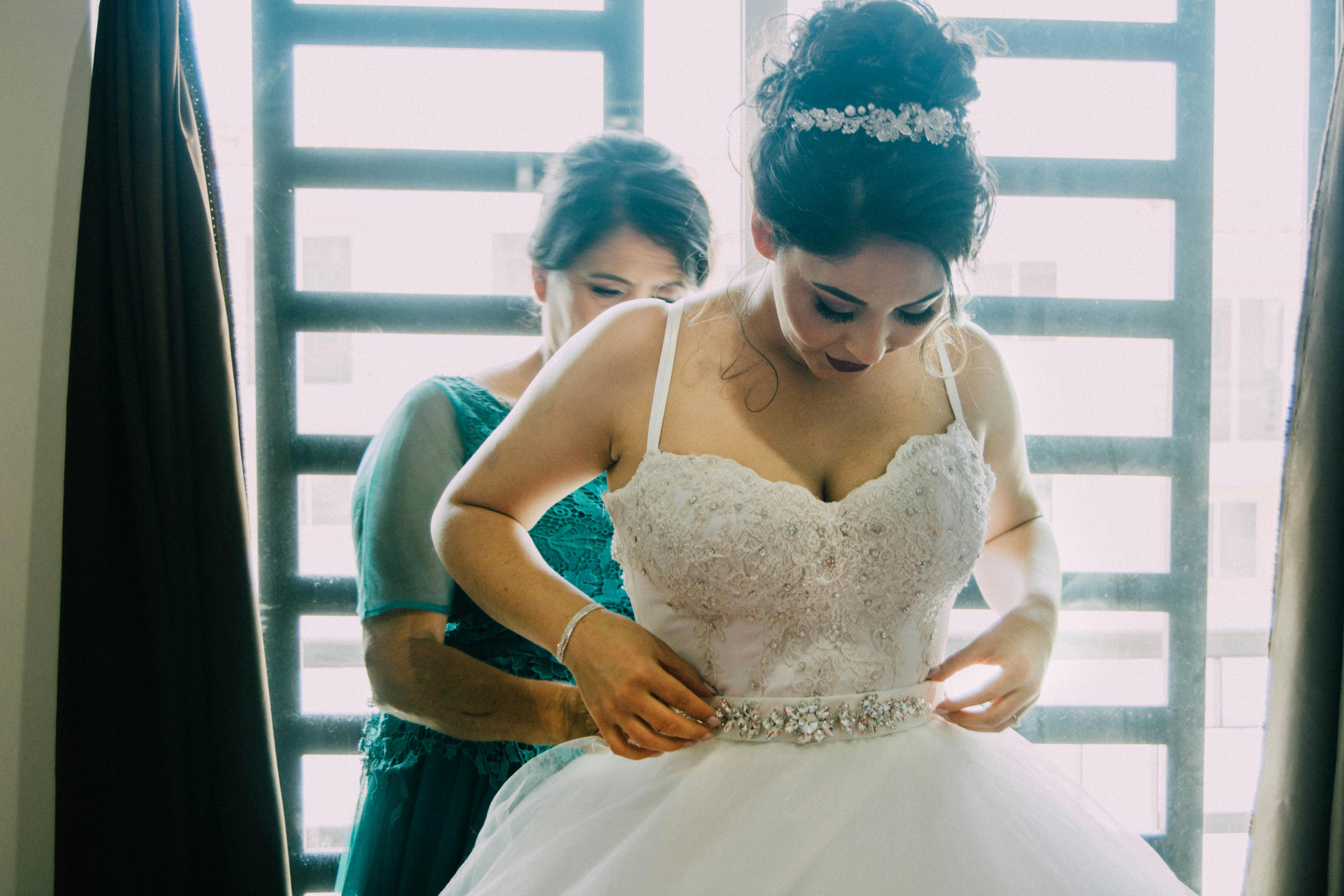 WEDDING DRESS